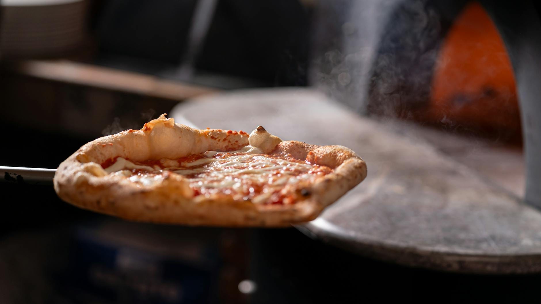 Chrupiące kanapki na ciepło zapiekane w piekarniku na blasze